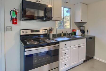 Blue Door Cottage 12 Miles To Yosemite Bbq Oakhurst Zewnętrze zdjęcie